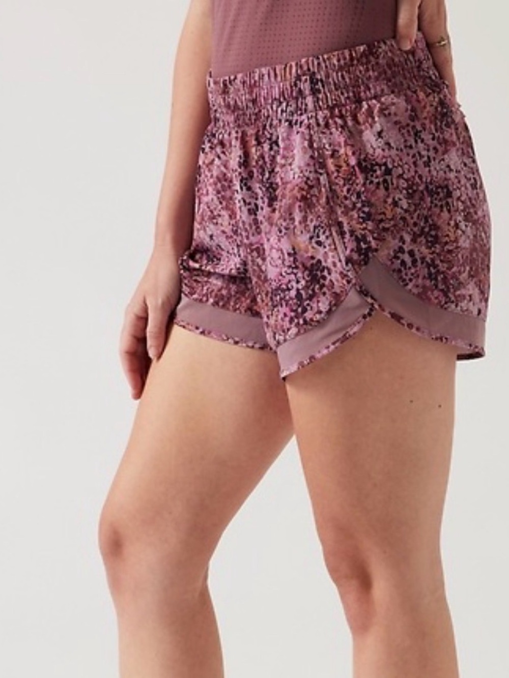 Athleta Mesh Racer Run Mid Rise 4 Short Pink Sz S workout all over print trendy